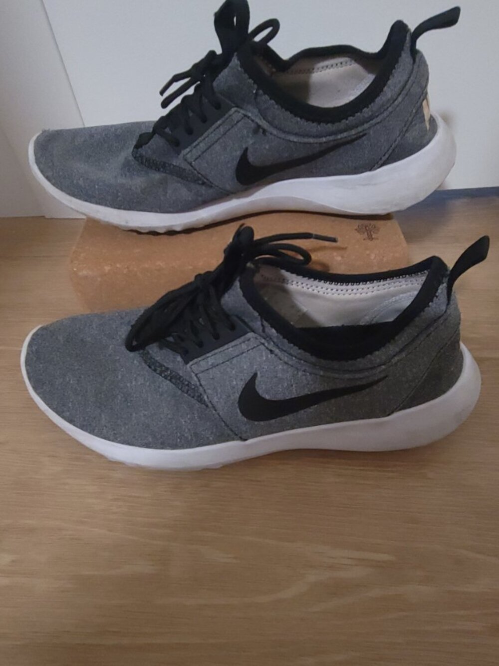 Nike Lightweight Grey & Black Trainers - Running/Casual - Size 8 - Sleek - Picture 2 of 4